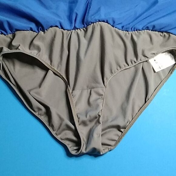 Asics shorts for women Size S - Picture 6 of 11